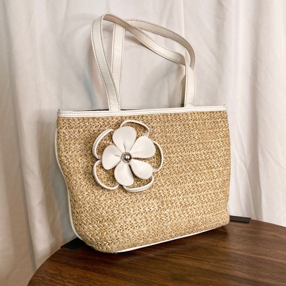 Bueno Tan Woven Straw Tote Bag White Floral Applique Shoulder Bag Beach Boho